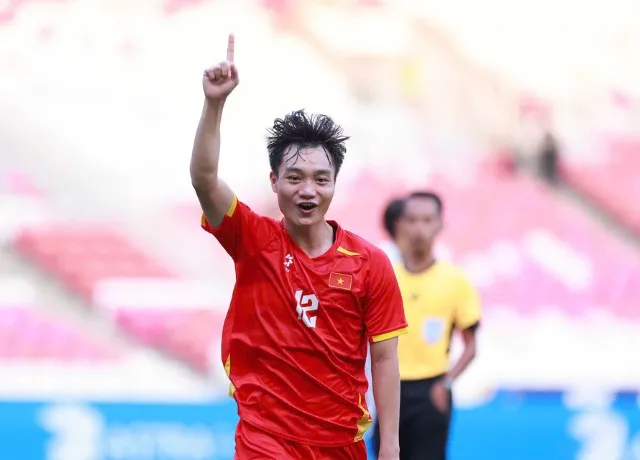 Xuân Bắc ghi bàn thắng quyết định đưa Việt Nam vào chung kết